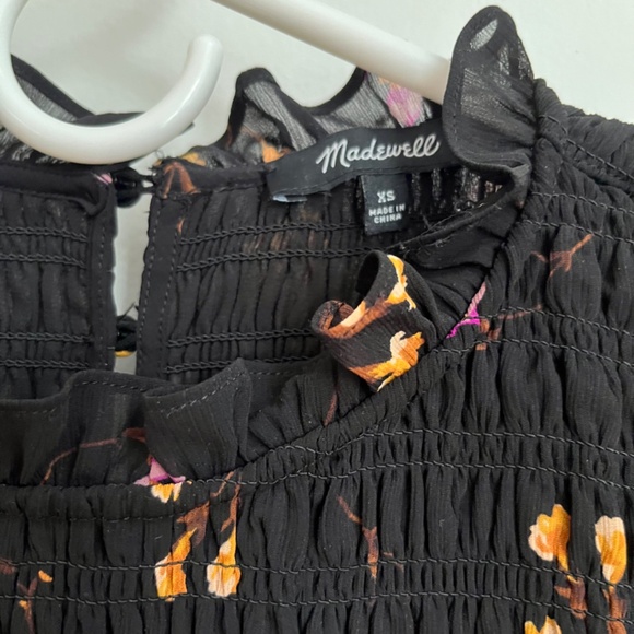 Madewell | Georgette Ruffle-Collar Smocked Top in Falling Freesias - Picture 3 of 8